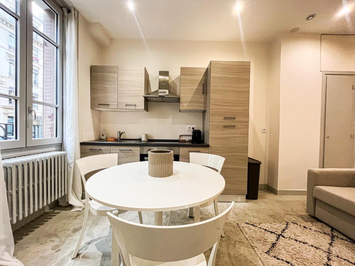 Suite Onyx Lione Esterno foto